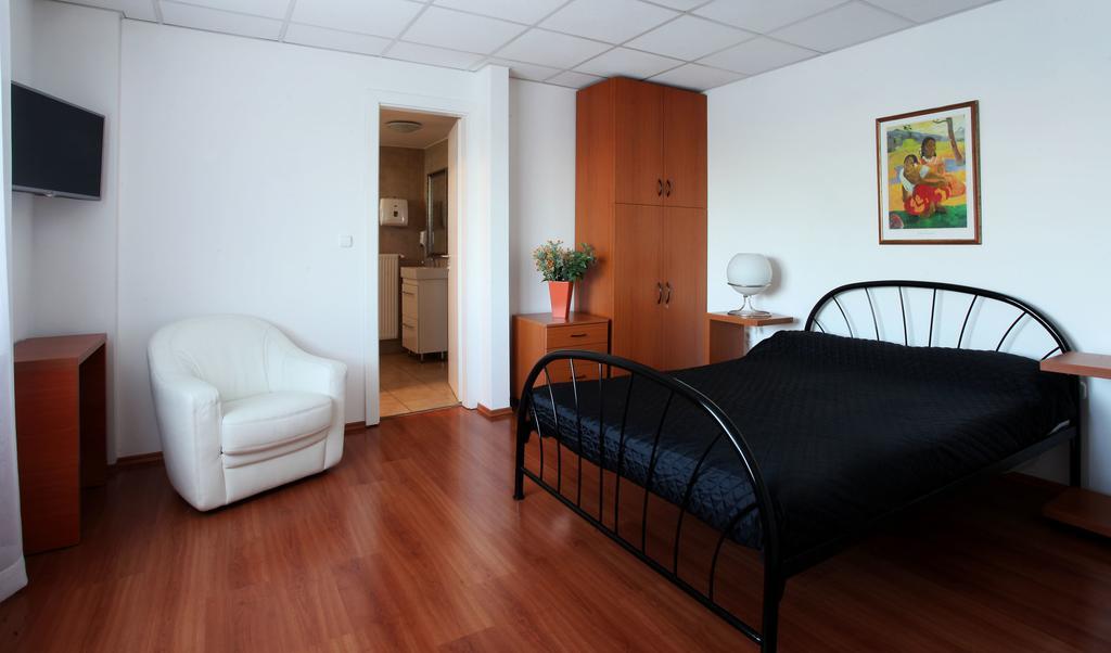 Sos Motel Hatvan Zimmer foto