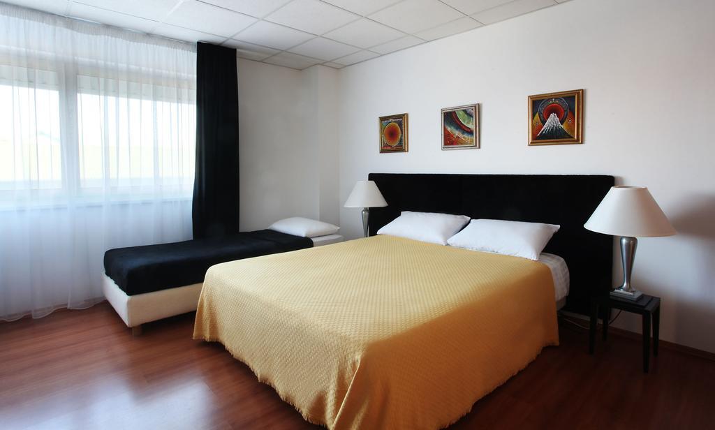 Sos Motel Hatvan Zimmer foto