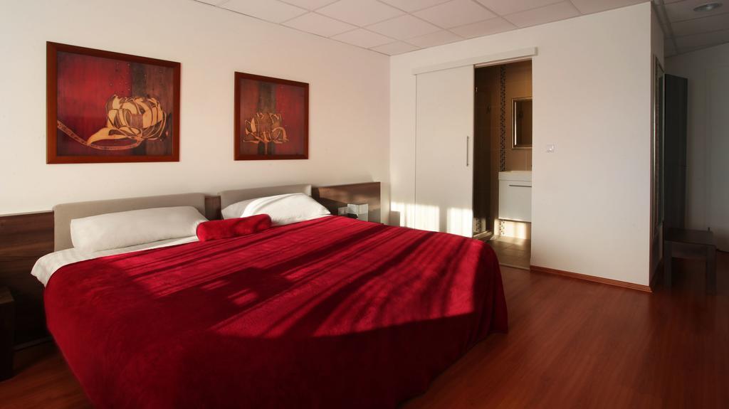 Sos Motel Hatvan Zimmer foto